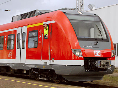 422 528-0 bei seiner Präsentation in Hennigsdorf am 8. November 2007. Foto: Dirk Mattner [hier klicken zur Vergrößerung]