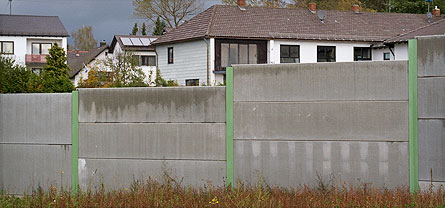 Die Mauer durch Althegnenberg