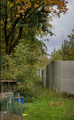 Die Mauer durch Althegnenberg