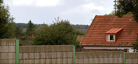 Die Mauer durch Althegnenberg